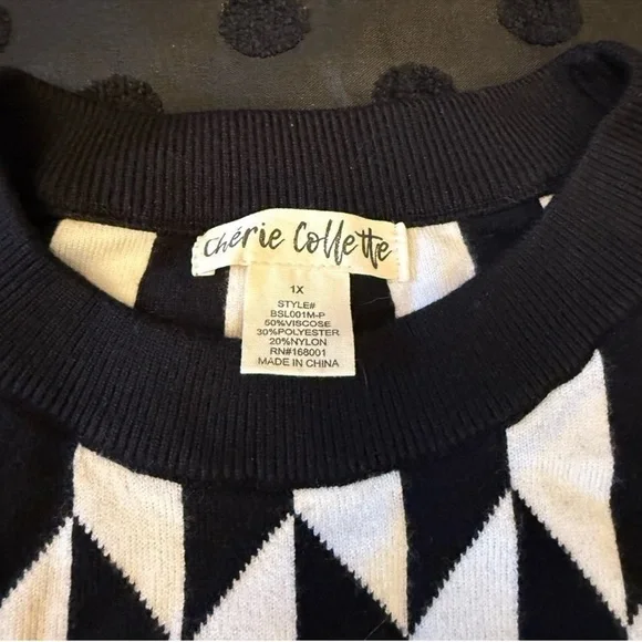 Charie Collette Black White Geometric Sweater NWT - Picture 3 of 6